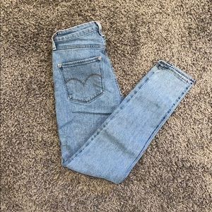 721 High Rise Skinny Levi’s size 26